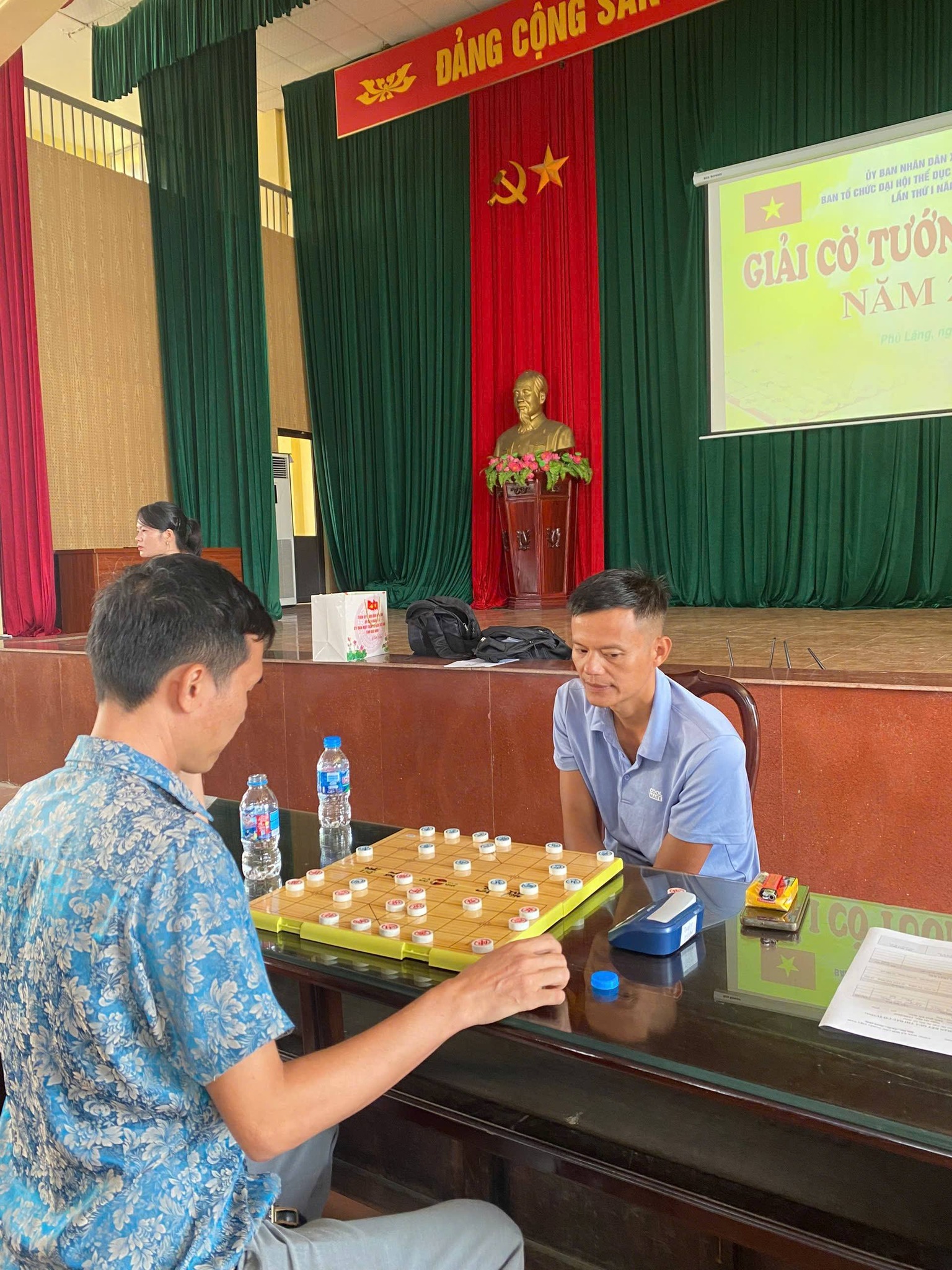 ubnd-co tuong-co vua-phu lang